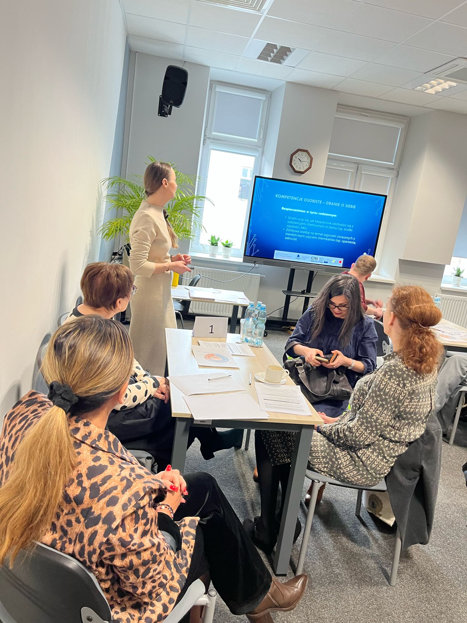 Konsultacje w sprawie zmiany podstawy programowej nauczania chemii w szkole podstawowej.