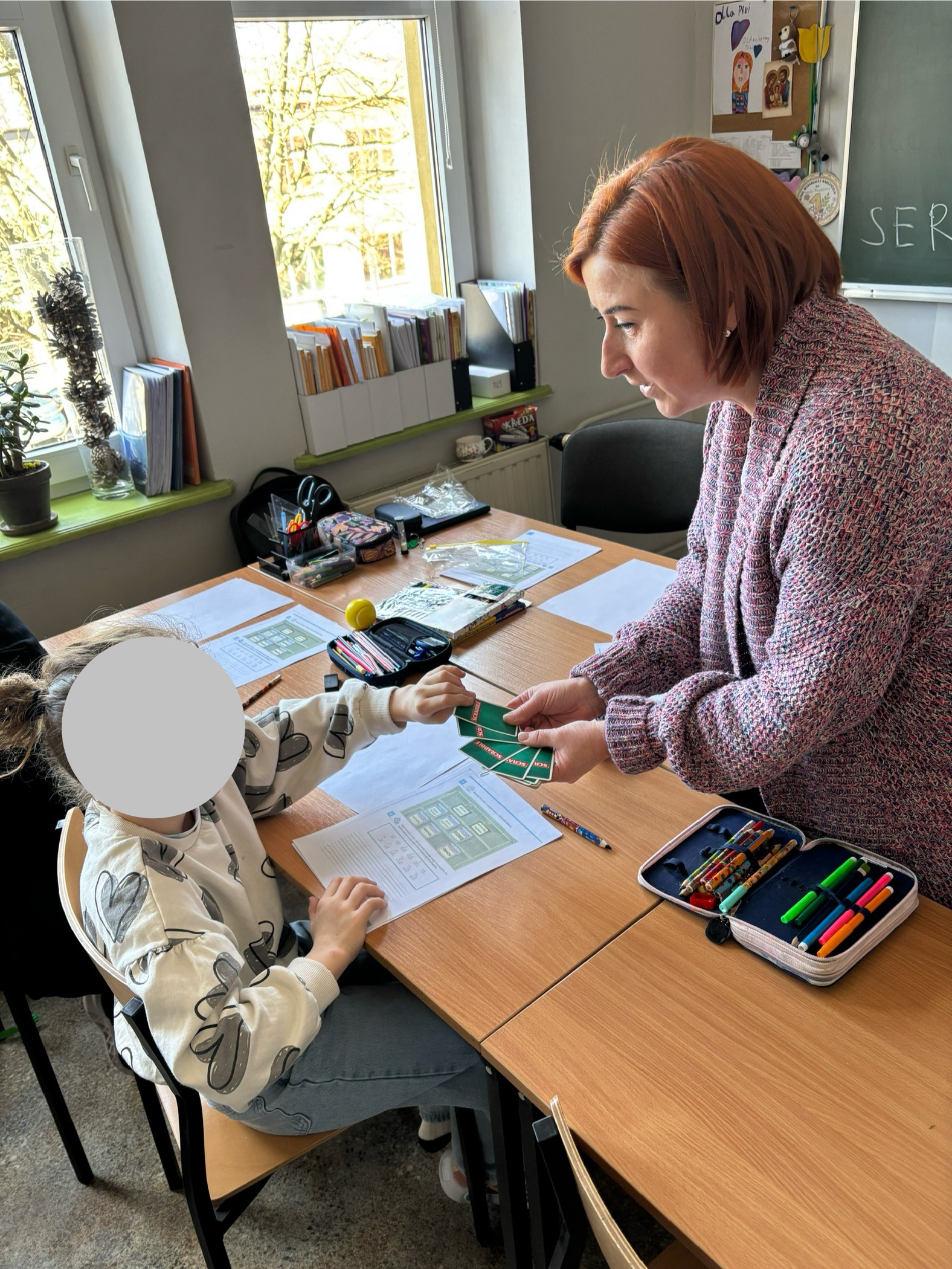 Doskonalenie koordynacji wzrokowo-ruchowej, koncentracji uwagi i logicznego myślenia na materiale literowym - utrwalanie dwuznaków.  KOLEJNA LEKCJA OTWARTA ZAJĘĆ REWALIDACYJNYCH